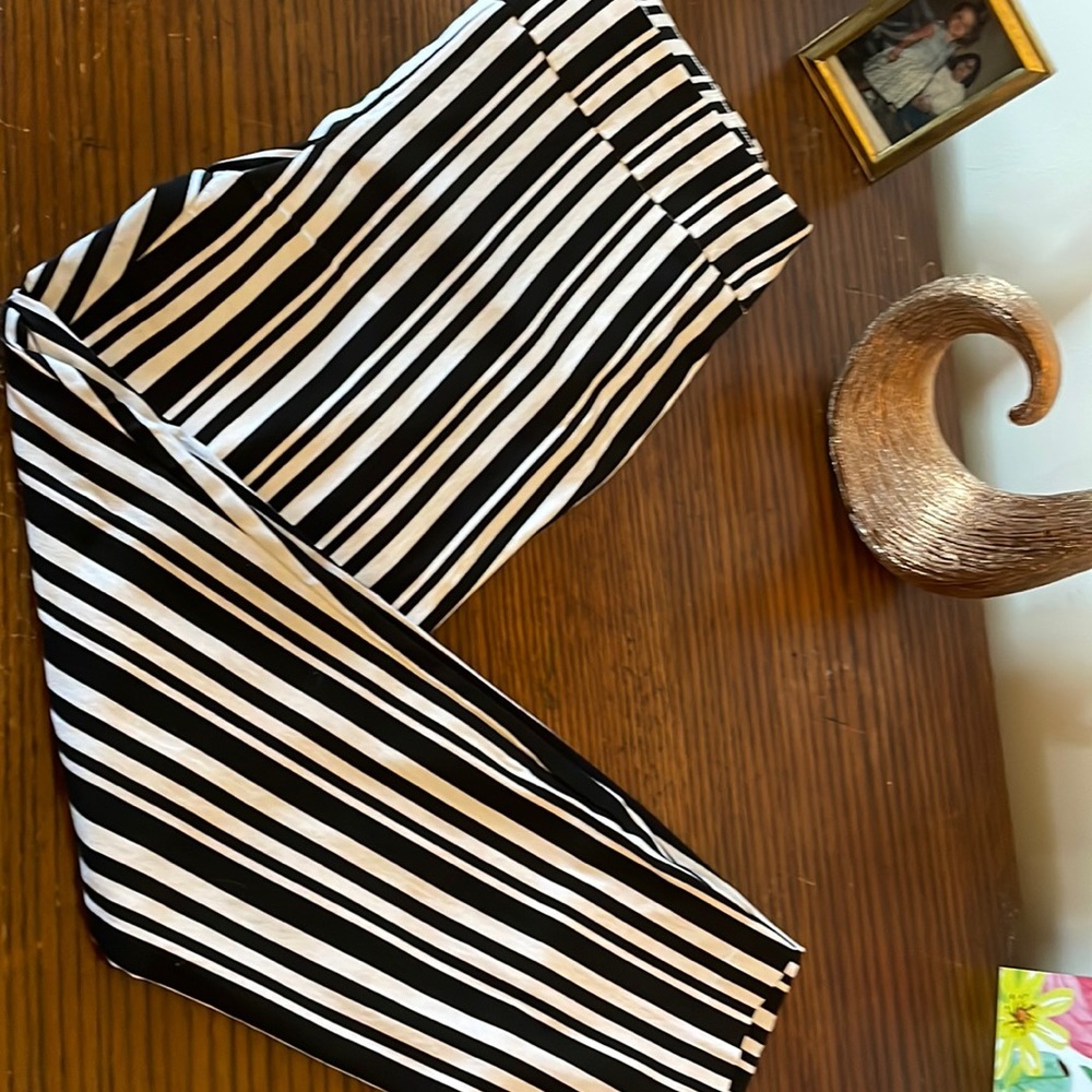 Super stretchy size large striped ankle pant